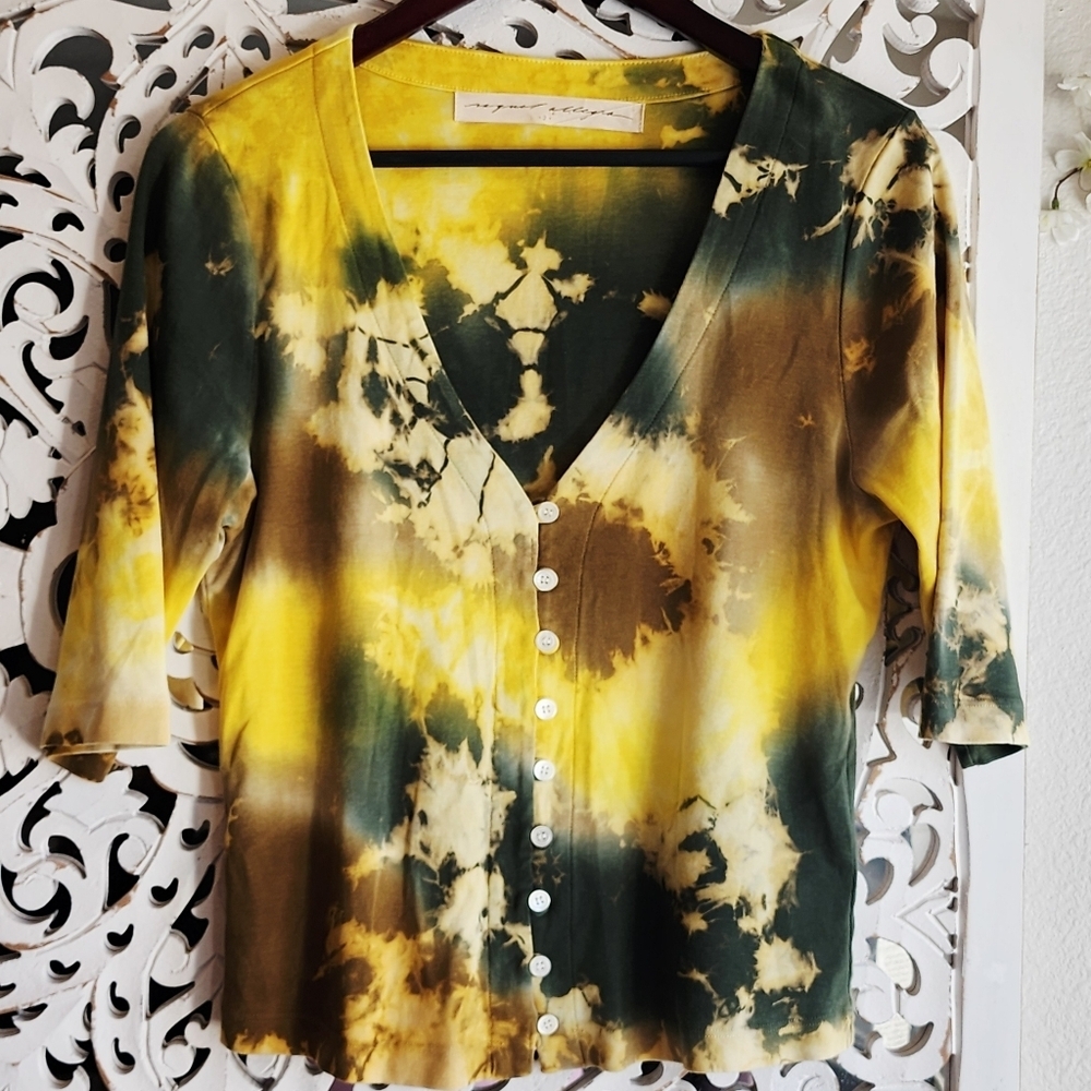 RAQUEL ALLEGRA TIE-DYE 3/4 SLEEVES V NECK FRONT BUTTON SZ MEDIUM NWOT